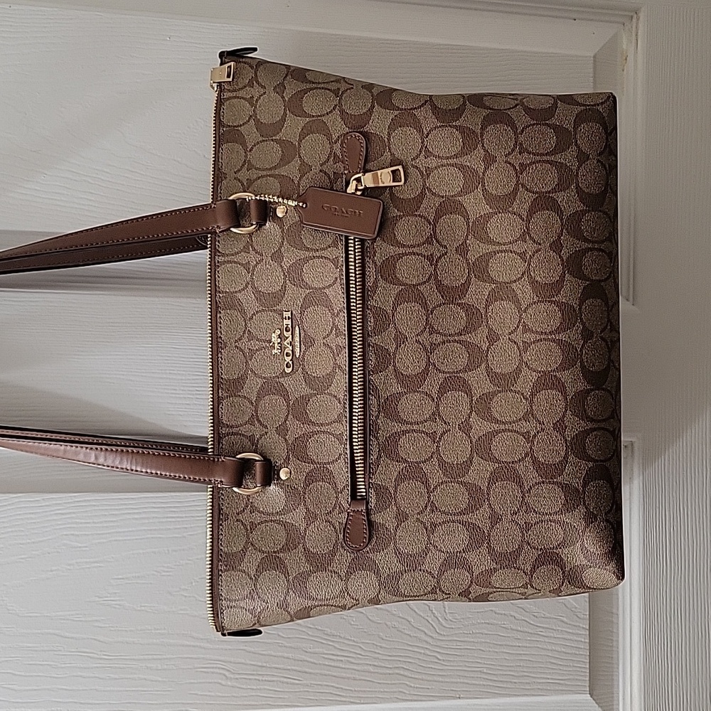 Coach tote in Signature Canvas